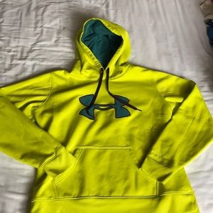 Women’s under armour sweatshirt size L